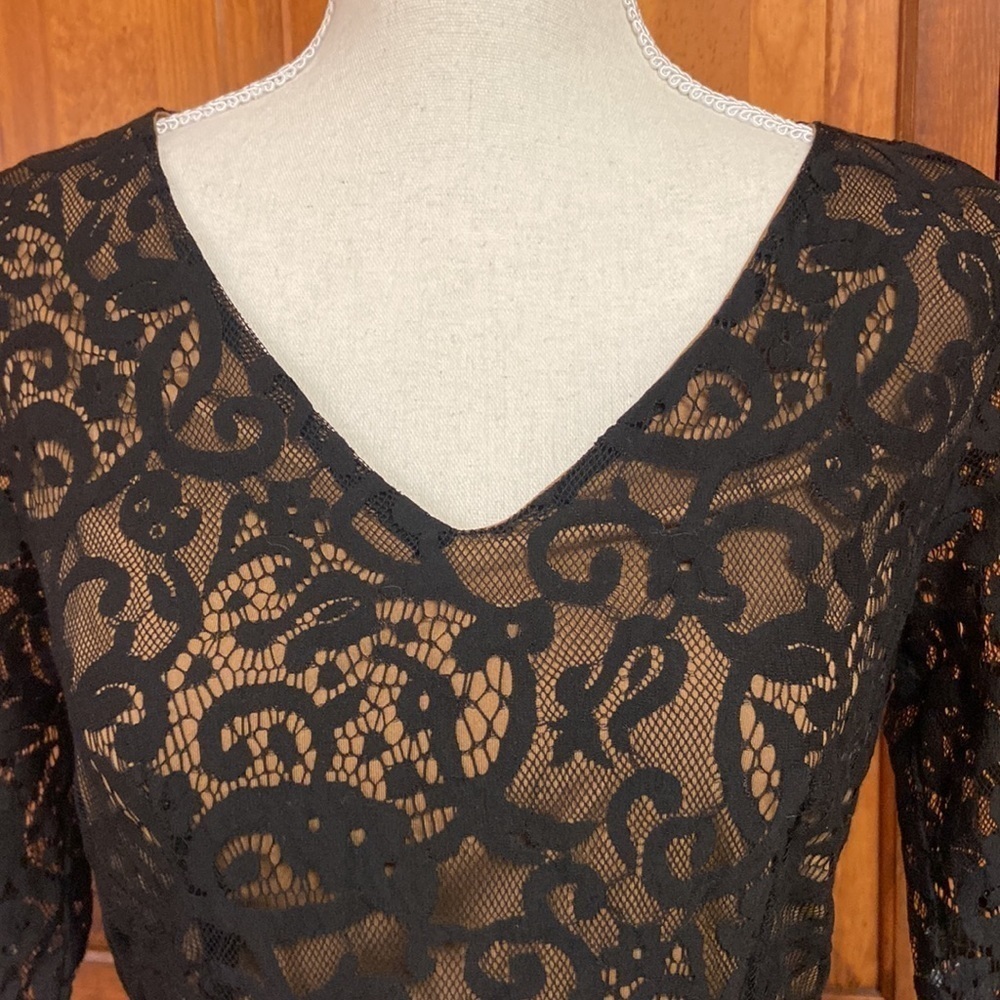 Pinky Lined Black Lace V-Neck Long-sleeved Skater Dress Small - Picture 3 of 9